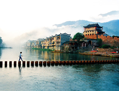 長(zhǎng)沙往返A(chǔ)9線：鳳凰古城、德夯苗寨、矮寨吊索橋品質(zhì)純玩兩日游